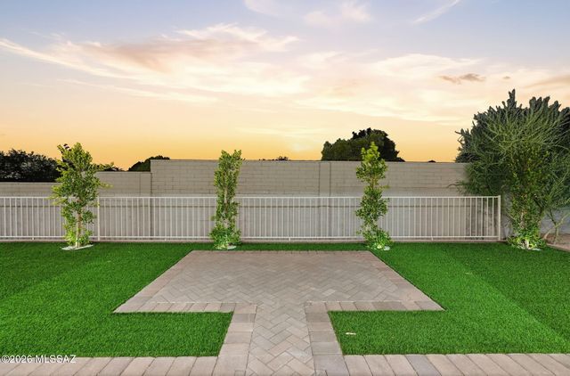 2945 N Silver Spur Drive, Tucson, AZ 85745