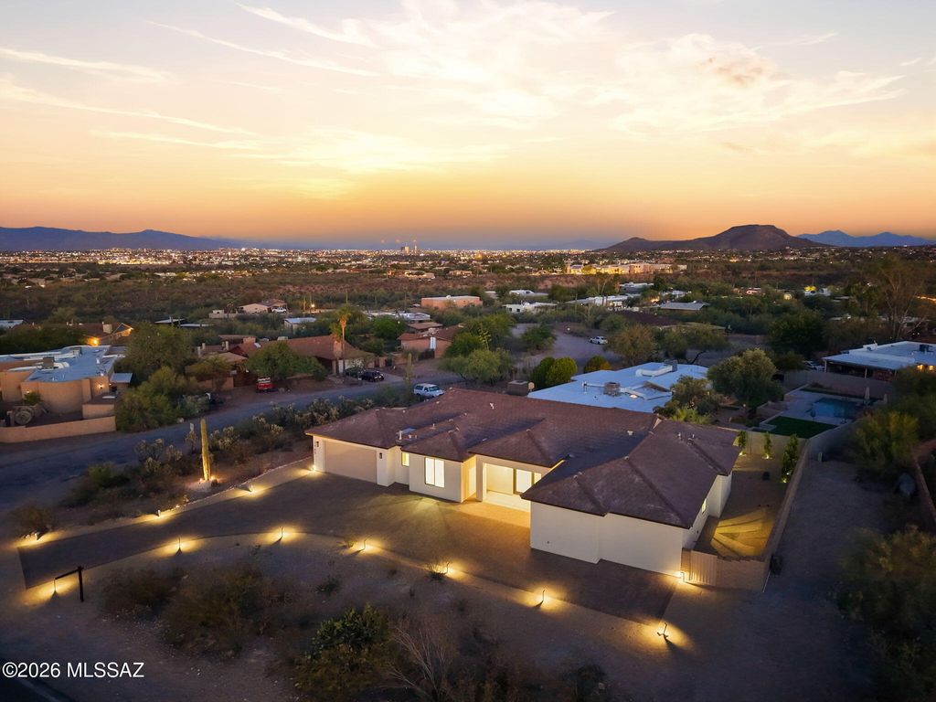2945 N Silver Spur Drive, Tucson, AZ 85745