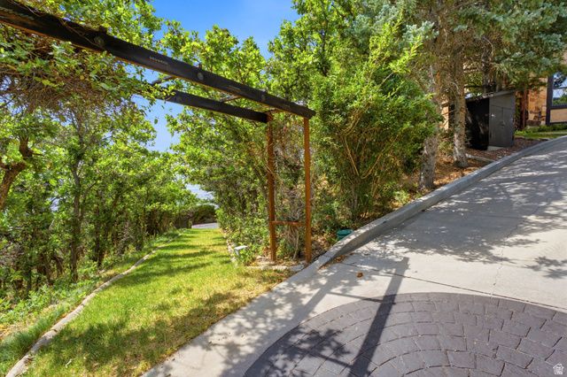 1501 E MAPLE HILLS DR, Bountiful, UT 84010