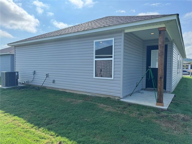 2610 E Meramec Street, Fayetteville, AR 72701