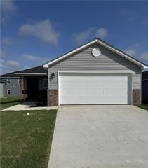 2610 E Meramec Street, Fayetteville, AR 72701