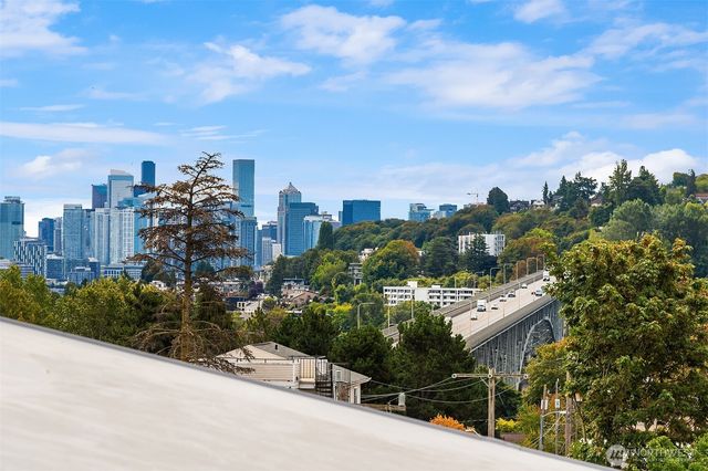 807 N 39th Street, Seattle, WA 98103