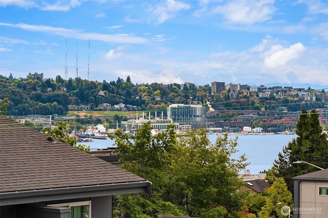 807 N 39th Street, Seattle, WA 98103