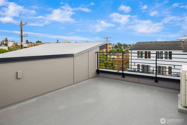 807 N 39th Street, Seattle, WA 98103