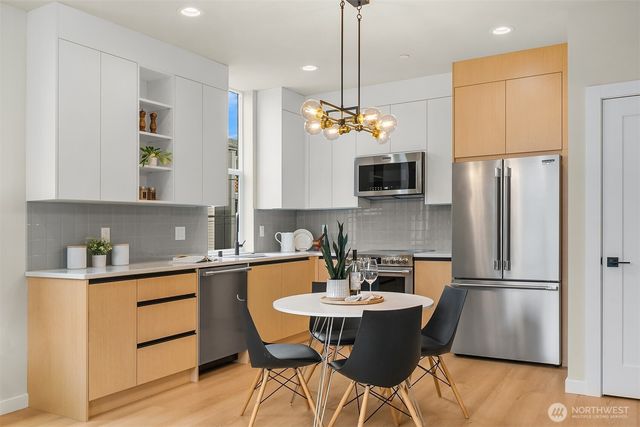 807 N 39th Street, Seattle, WA 98103