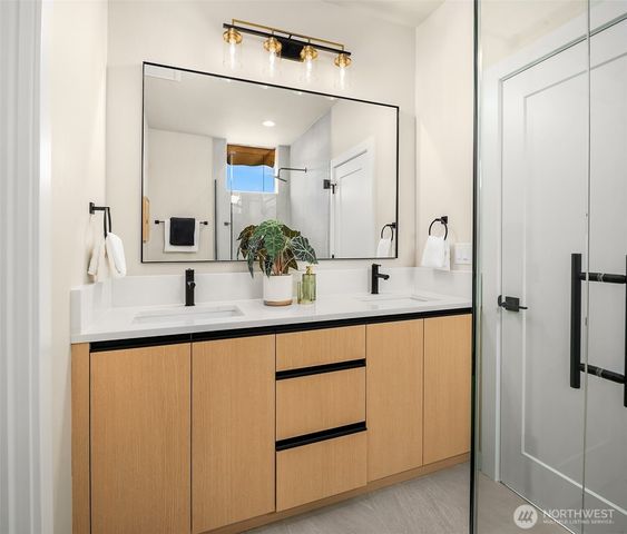 807 N 39th Street, Seattle, WA 98103