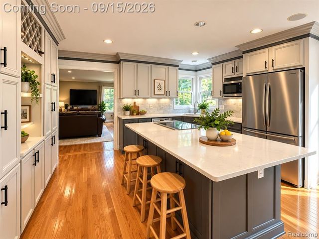 37673 Mckenzie Court, Farmington Hills, MI 48331