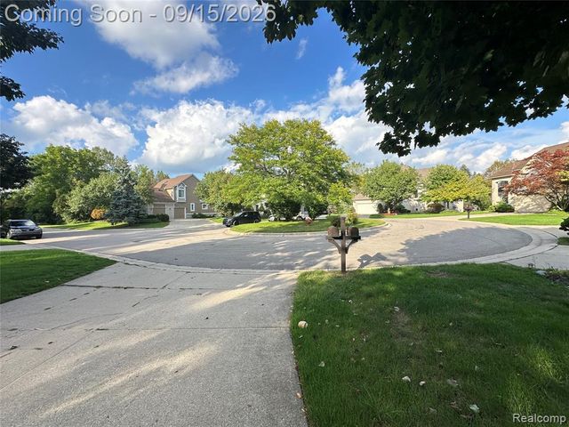 37673 Mckenzie Court, Farmington Hills, MI 48331