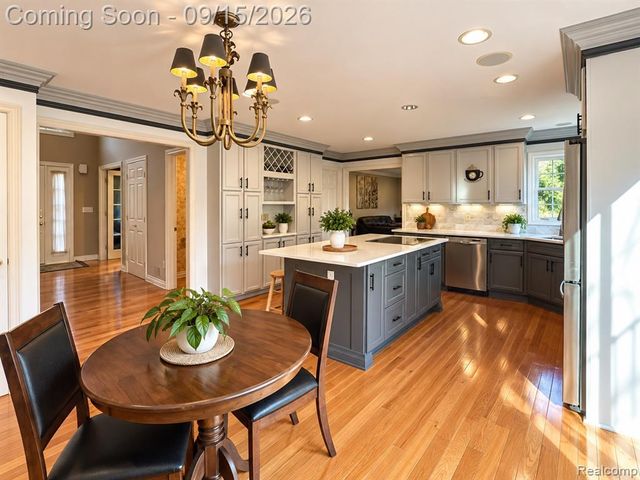 37673 Mckenzie Court, Farmington Hills, MI 48331