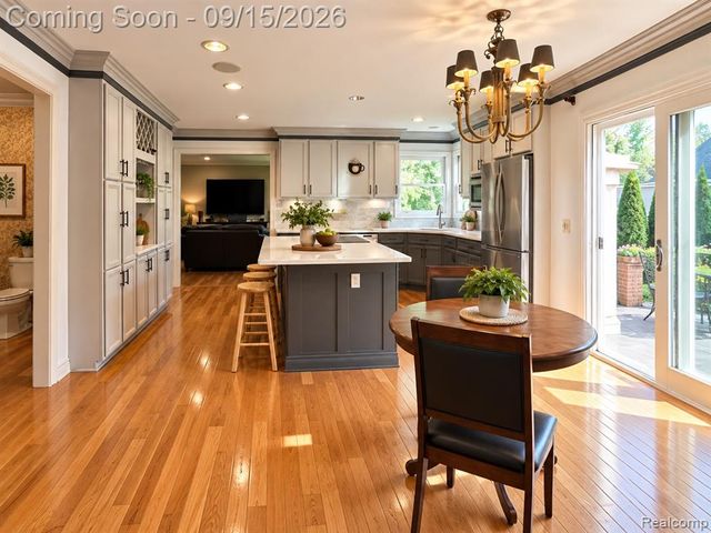 37673 Mckenzie Court, Farmington Hills, MI 48331