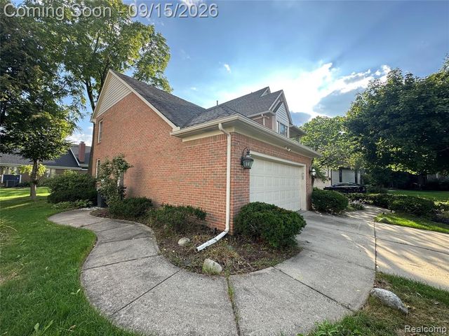 37673 Mckenzie Court, Farmington Hills, MI 48331