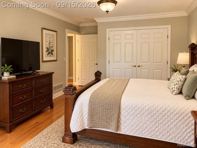 37673 Mckenzie Court, Farmington Hills, MI 48331