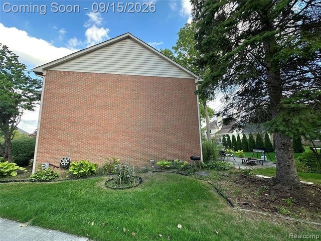 37673 Mckenzie Court, Farmington Hills, MI 48331