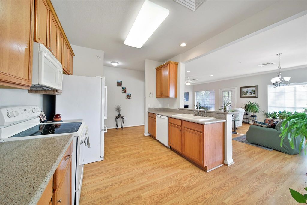 2815 Kings Crossing Drive 214, Kingwood, TX 77345