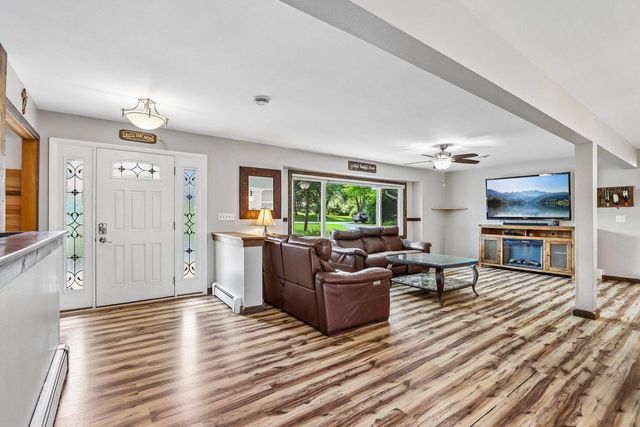 13716 W Lilac LANE, New Berlin, WI 53151