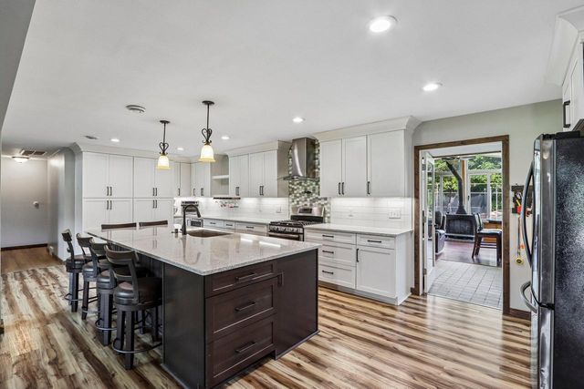 13716 W Lilac LANE, New Berlin, WI 53151