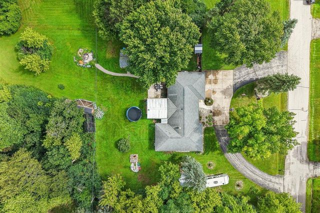 13716 W Lilac LANE, New Berlin, WI 53151