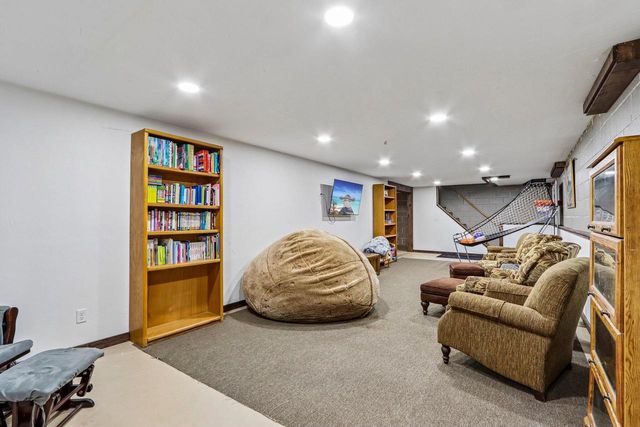 13716 W Lilac LANE, New Berlin, WI 53151