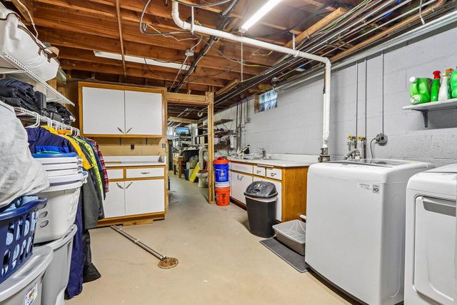 13716 W Lilac LANE, New Berlin, WI 53151