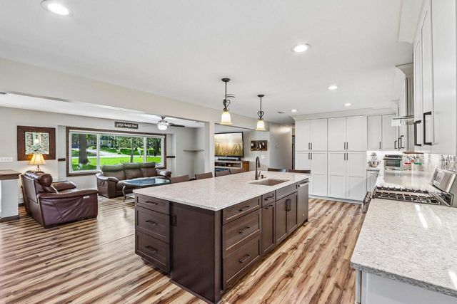13716 W Lilac LANE, New Berlin, WI 53151