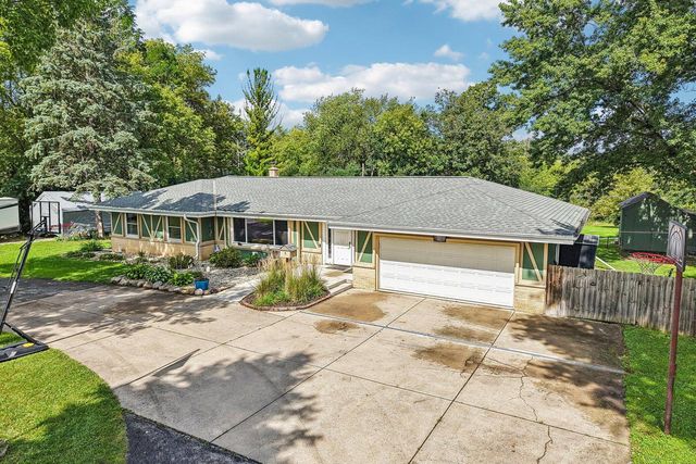 13716 W Lilac LANE, New Berlin, WI 53151