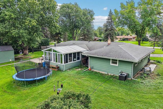 13716 W Lilac LANE, New Berlin, WI 53151