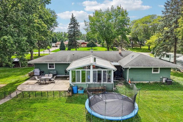13716 W Lilac LANE, New Berlin, WI 53151