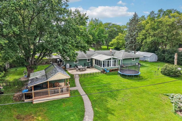 13716 W Lilac LANE, New Berlin, WI 53151