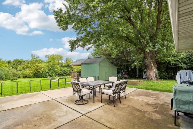 13716 W Lilac LANE, New Berlin, WI 53151