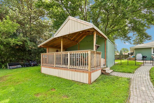 13716 W Lilac LANE, New Berlin, WI 53151