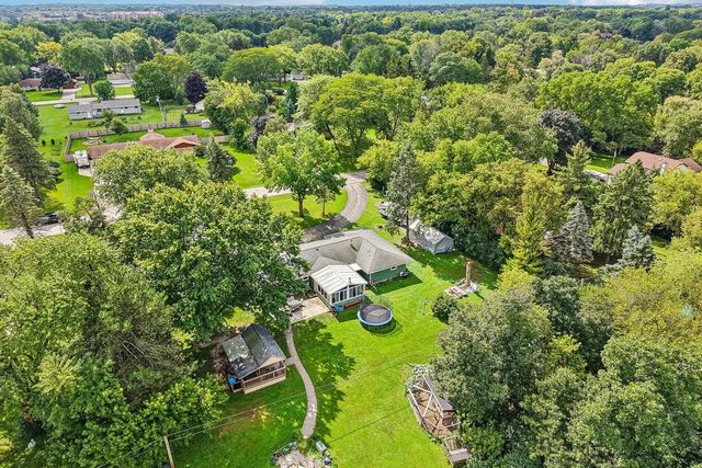 13716 W Lilac LANE, New Berlin, WI 53151