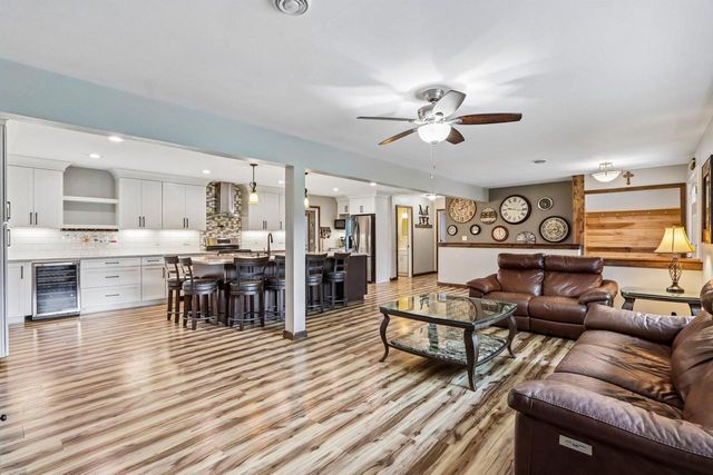 13716 W Lilac LANE, New Berlin, WI 53151