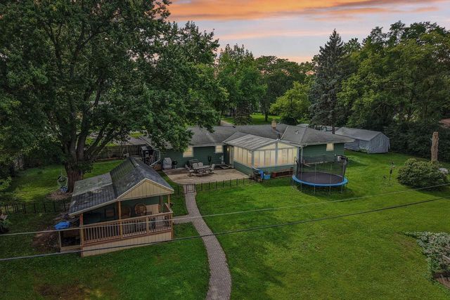 13716 W Lilac LANE, New Berlin, WI 53151