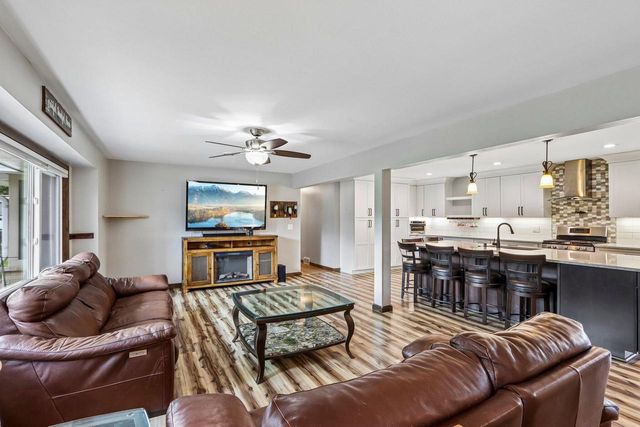 13716 W Lilac LANE, New Berlin, WI 53151