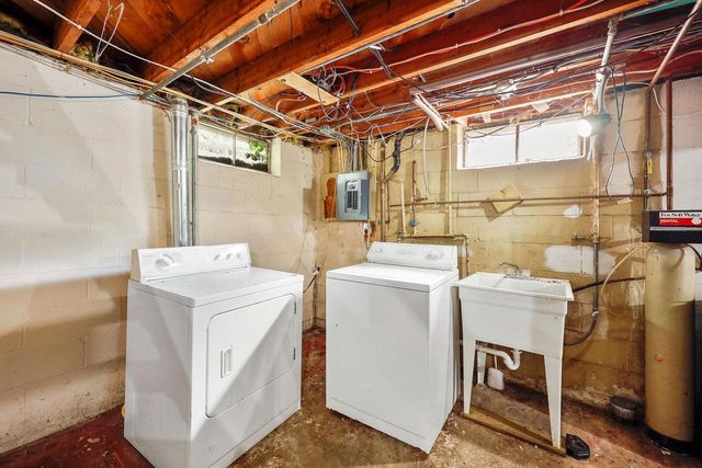 4252 Doncaster Drive, Madison, WI 53711