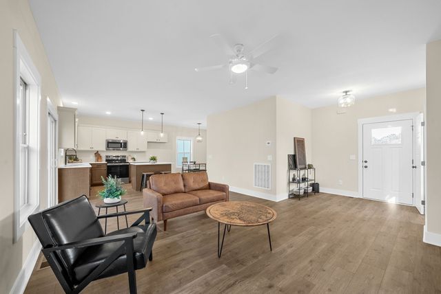 190 Dewberry Ct, Clarksville, TN 37042