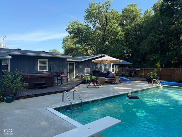 9264 E Mallard Drive, Rockville, IN 47872