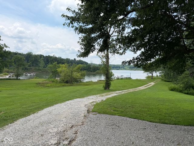 9264 E Mallard Drive, Rockville, IN 47872