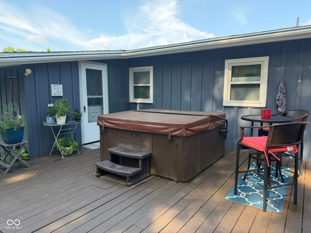 9264 E Mallard Drive, Rockville, IN 47872