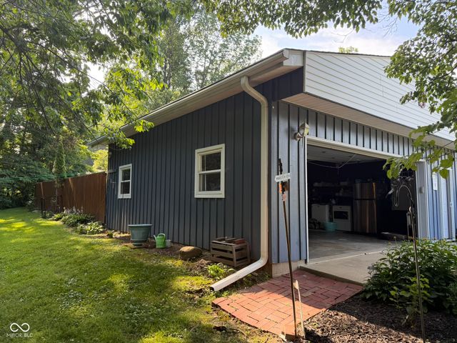 9264 E Mallard Drive, Rockville, IN 47872