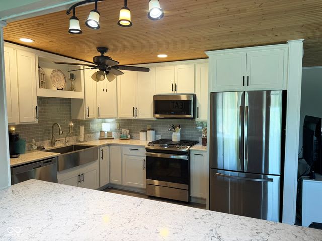 9264 E Mallard Drive, Rockville, IN 47872
