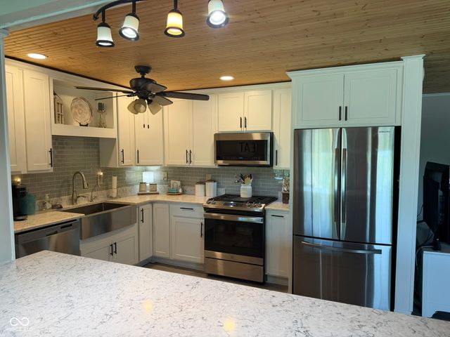 9264 E Mallard Drive, Rockville, IN 47872