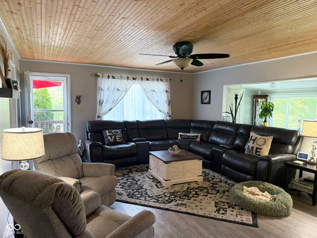 9264 E Mallard Drive, Rockville, IN 47872