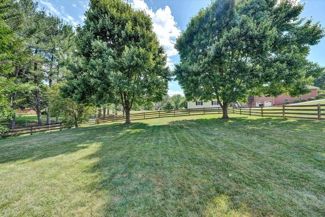 4824 Labradore DR, Roanoke, VA 24012