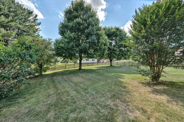 4824 Labradore DR, Roanoke, VA 24012