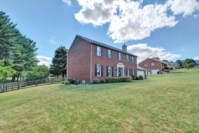 4824 Labradore DR, Roanoke, VA 24012