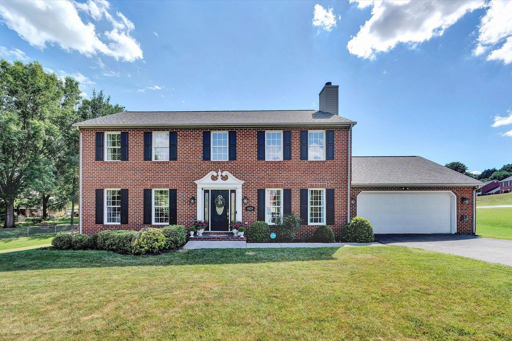 4824 Labradore DR, Roanoke, VA 24012