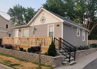 3 N Maple Avenue, Fox Lake, IL 60020