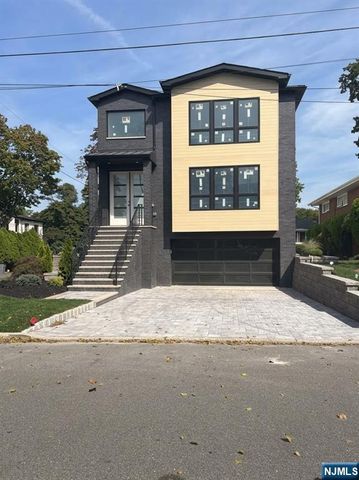 11 Rossett Street, Englewood Cliffs, NJ 07632