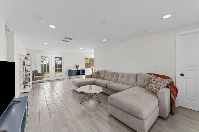 5501 DENVER STREET NE, St Petersburg, FL 33703